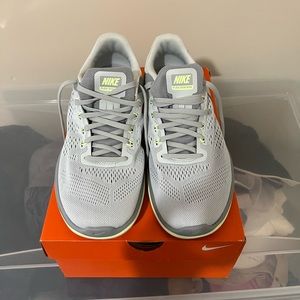 Nike Run swift 2 Women Size 12